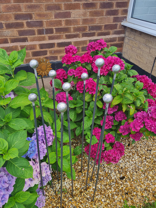 9 x Ball Top Plant Support Stakes | Garden Plant Support | Decorative plant Stakes | Metal Garden Art