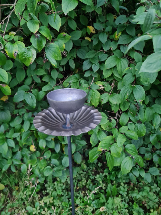 Metal Double Bird Feeder Stake | Bird Bath | Rusty Garden Ornament | Bird Feeding Station