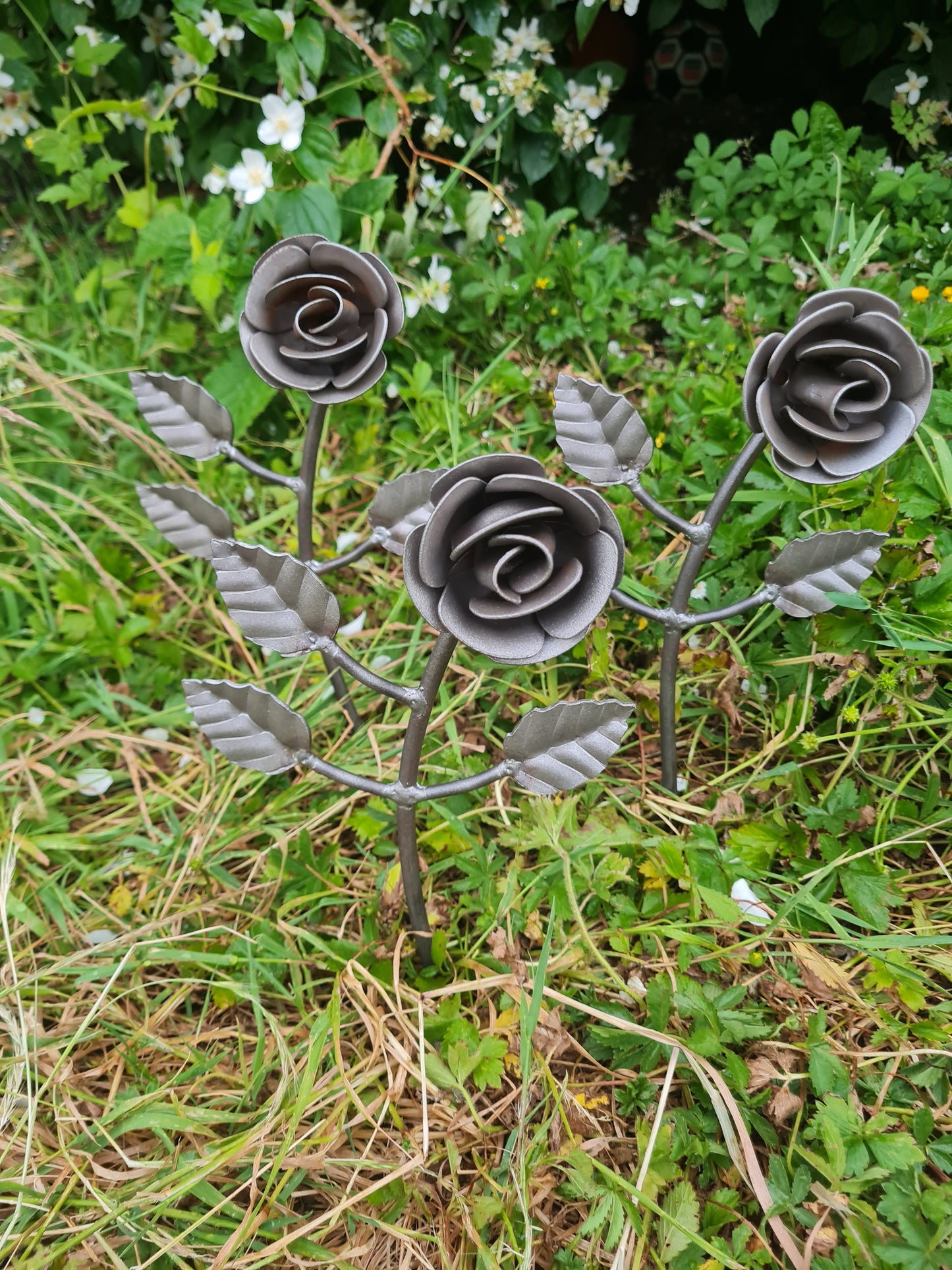 Rustic metal garden roses flowers set of 3