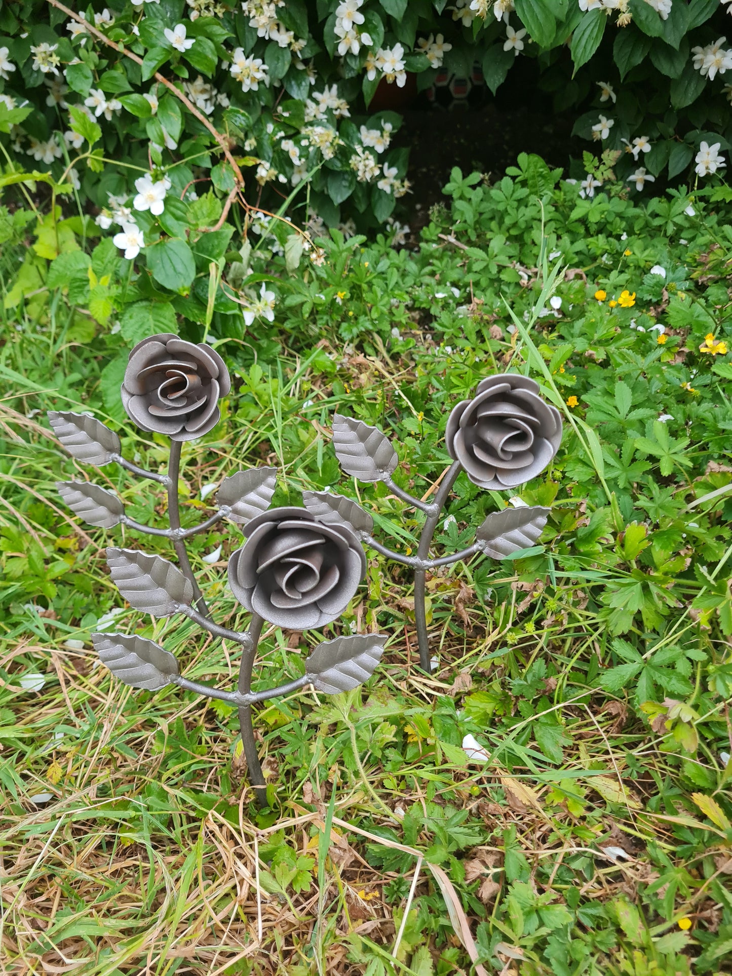 Rustic metal garden roses flowers set of 3