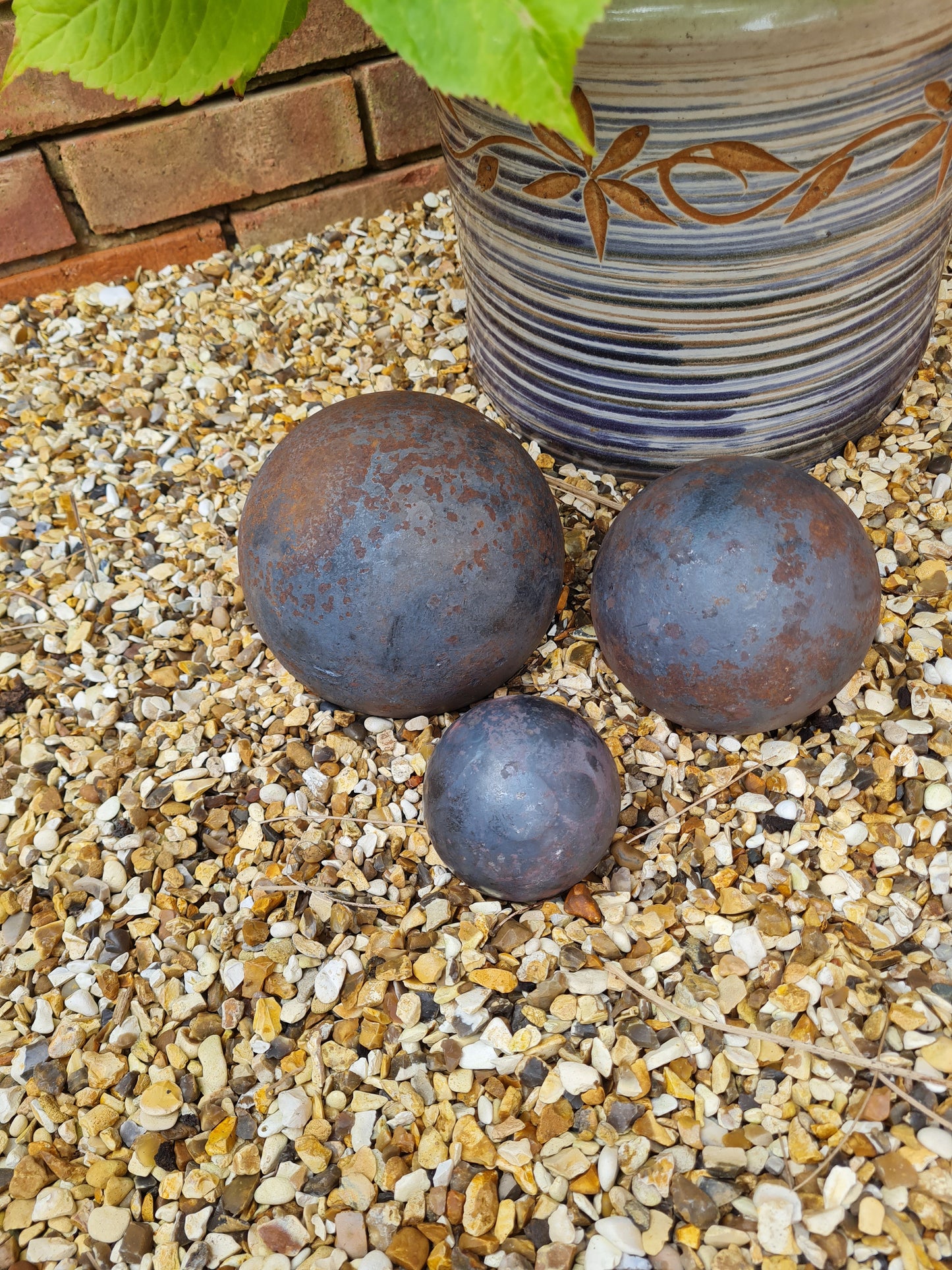 Rustic metal solid steel cannon balls garden ornaments