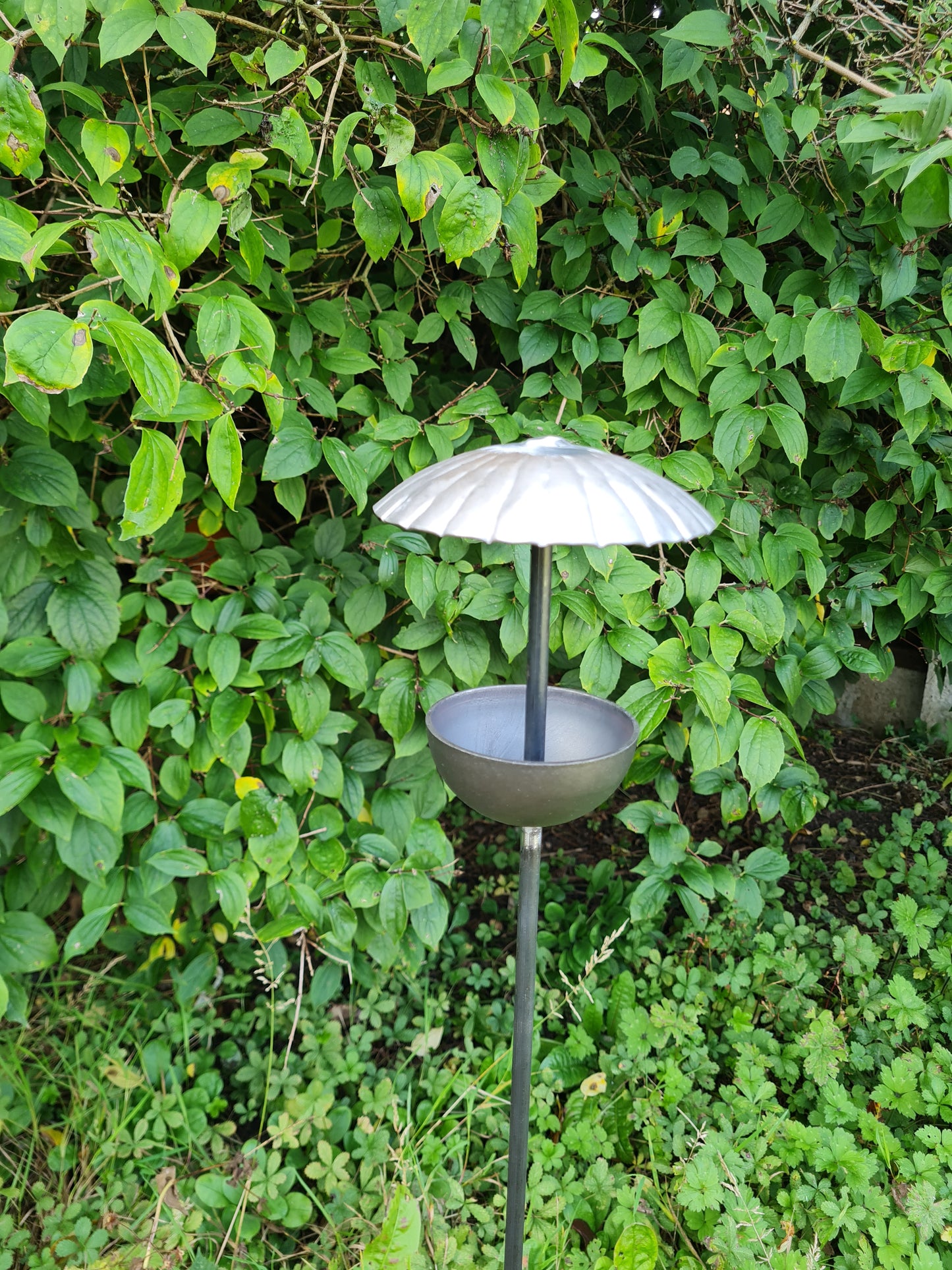 Rustic metal umbrella style bird feeder stake