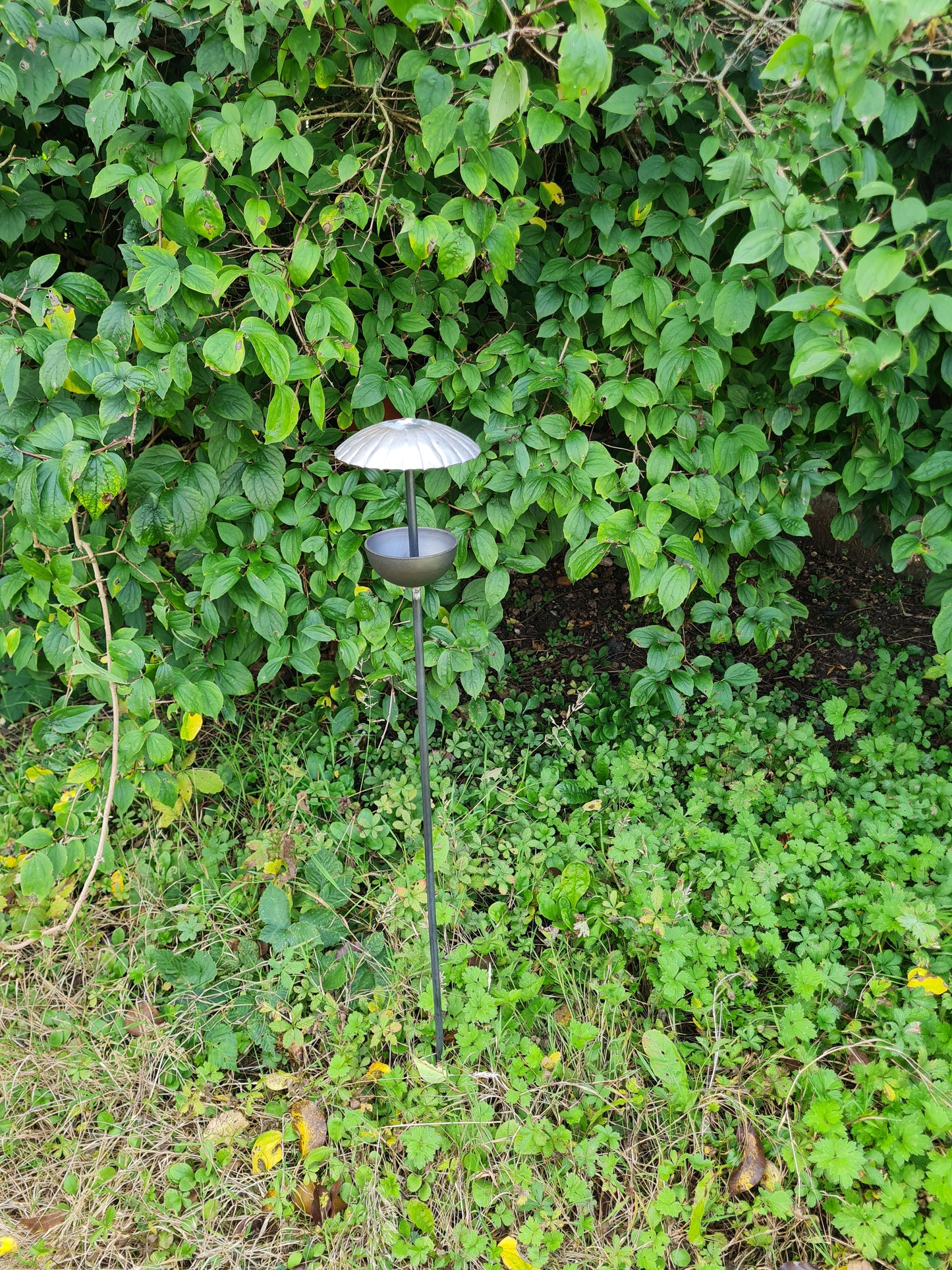 Rustic metal umbrella style bird feeder stake