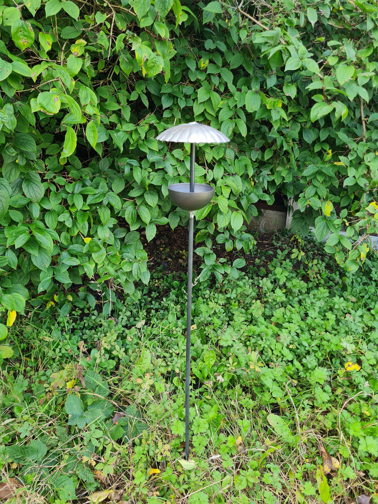 Rustic metal umbrella style bird feeder stake