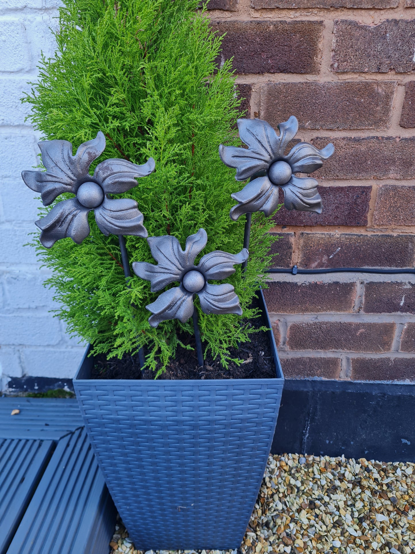 Rustic metal garden Lily flowers set of 3