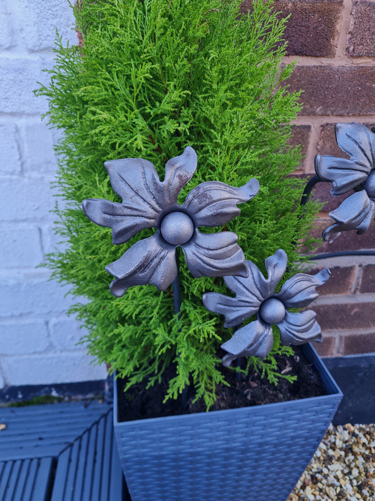 Rustic metal garden Lily flowers set of 3