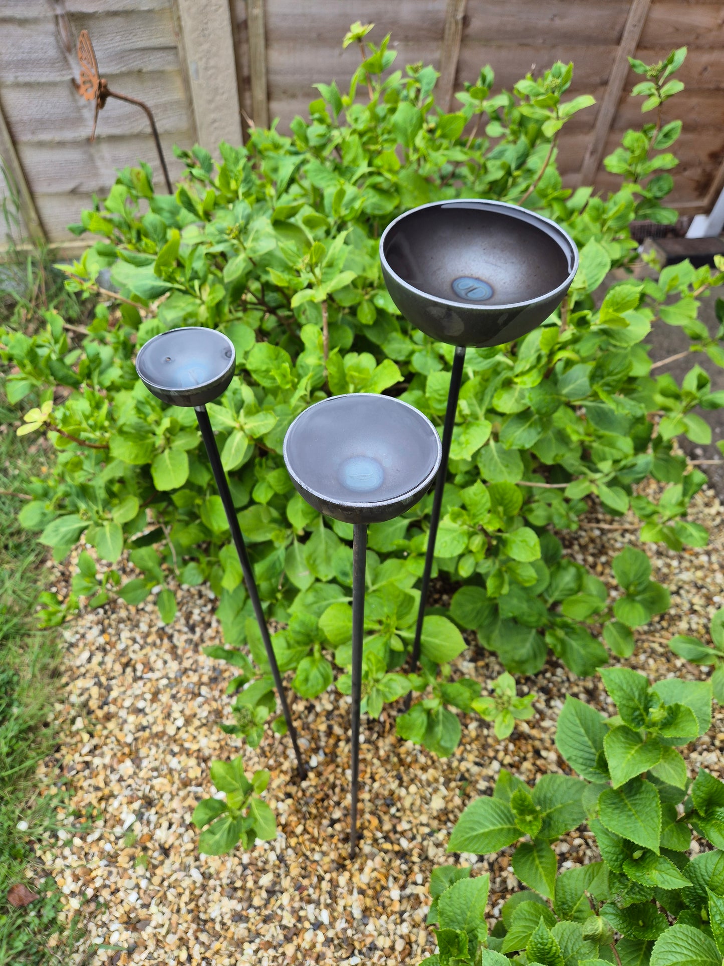Rain Catcher Water Feature | Rusty Metal Garden Plant Support Ornament | Bird Feeder Bath
